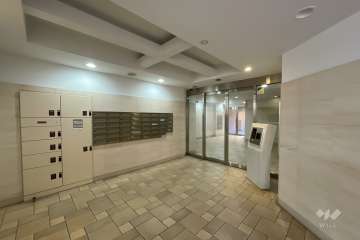 エントランスはオートロック付きです。