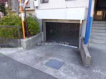 駐車場出入り口（リングシャッター付き）