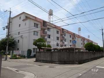 ジークレフ大庄の全景。2号棟は手前から2つ目、中央にある棟です。
