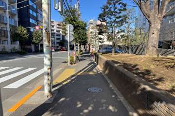 敷地北西側の前面道路　