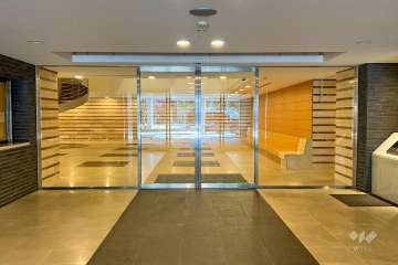 エントランスはオートロック付きです。