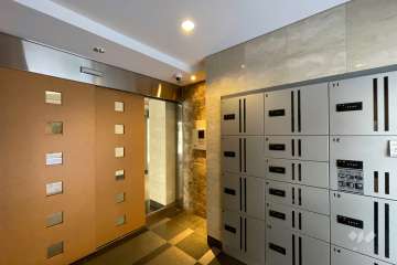 エントランスはオートロック付きです。