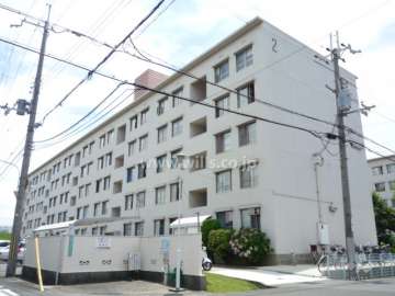 東園田団地２号棟の外観（北西側から）