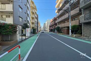 敷地の北側前面道路（東側から）