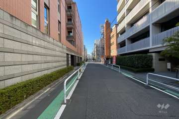 敷地北側の前面道路