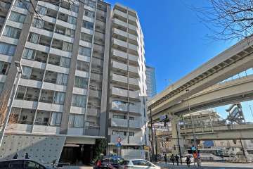 陽輪台西新宿ビルの外観（西側から）