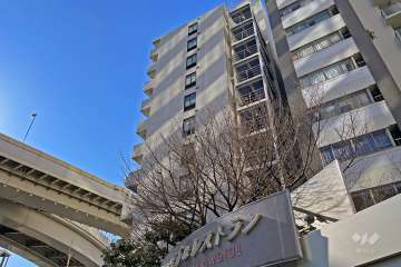 陽輪台西新宿ビルの外観（北側から）