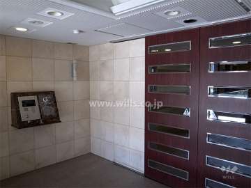 エントランスはオートロック付きです。