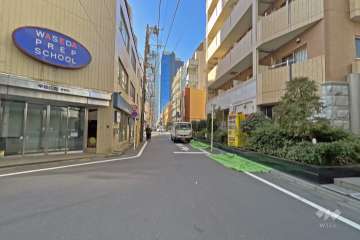 敷地の東側前面道路（北側から）