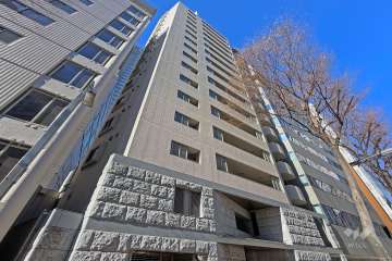 パレステュディオ新宿都庁前の外観（東側から）