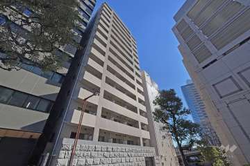 パレステュディオ新宿都庁前の外観（西側から）