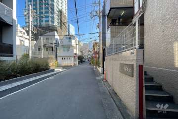敷地北西側の前面道路