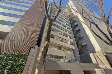 トーカン新宿キャステールの外観（東側から）