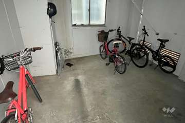 屋内に設けられた駐輪場