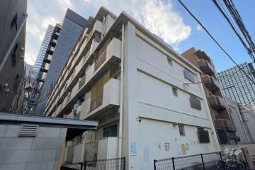 新宿ローヤルコーポの外観（北東側から）