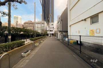 敷地北側の前面道路