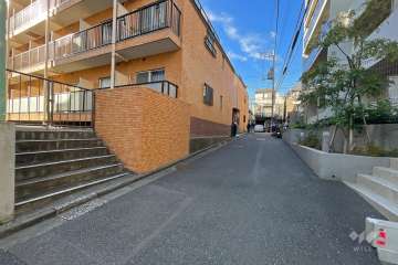 敷地北側の前面道路（東側から）