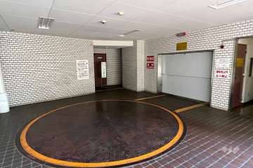 敷地内駐車場（屋内機械式）