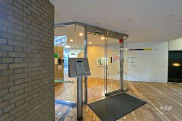 エントランスはオートロック付きです。