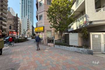 敷地の南側前面道路（東側から）