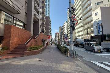 敷地の北側前面道路（東側から）