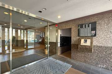 エントランスはオートロック付きです。