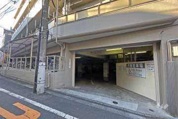 敷地内駐車場（屋内平面式）の出入り口