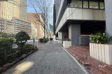 敷地の東側前面道路（北側から）