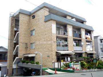 ハイツ春日の外観（南西側から）