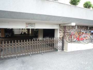 駐輪場と駐車場