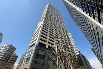 コンシェリア西新宿タワーズウエストの外観（南東側から）