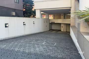 駐車場の出入り口　