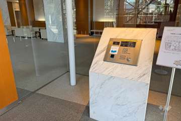 エントランスはオートロック付きです。