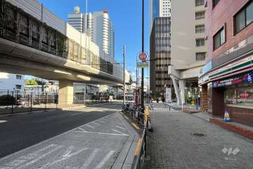 敷地の東側前面道路（北側から）