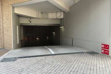 駐車場の出入り口（リングシャッター付き）