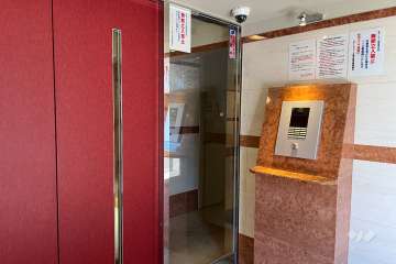 エントランスはオートロック付きです。