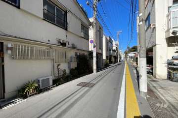 敷地西側の前面道路　