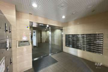 エントランスはオートロック付きです。