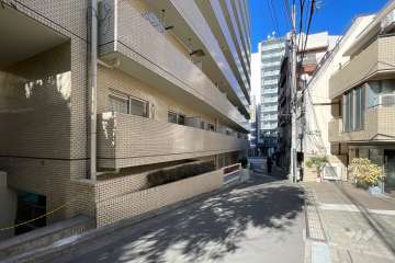 敷地東側の前面道路
