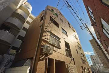 ワセダ山崎マンションの外観（北西側から）