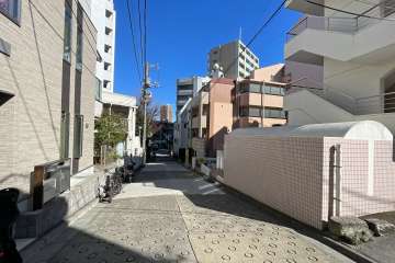 敷地北側の前面道路