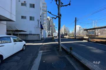 敷地北側の前面道路