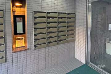 エントランスはオートロック付きです。