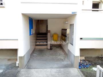 住戸入り口（共用ポスト）