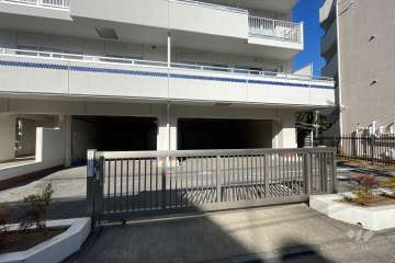 駐車場の出入り口