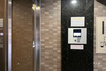 エントランスはオートロック付きです。