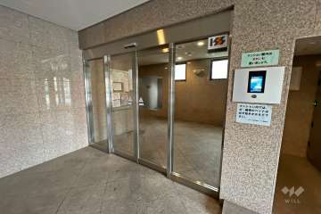 エントランスはオートロック付きです。