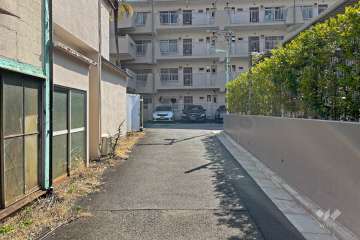 敷地の北側前面道路（北側から）