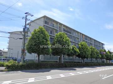 厚生年金小中島団地3号棟の外観（南西側から）