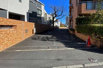 駐車場の出入り口